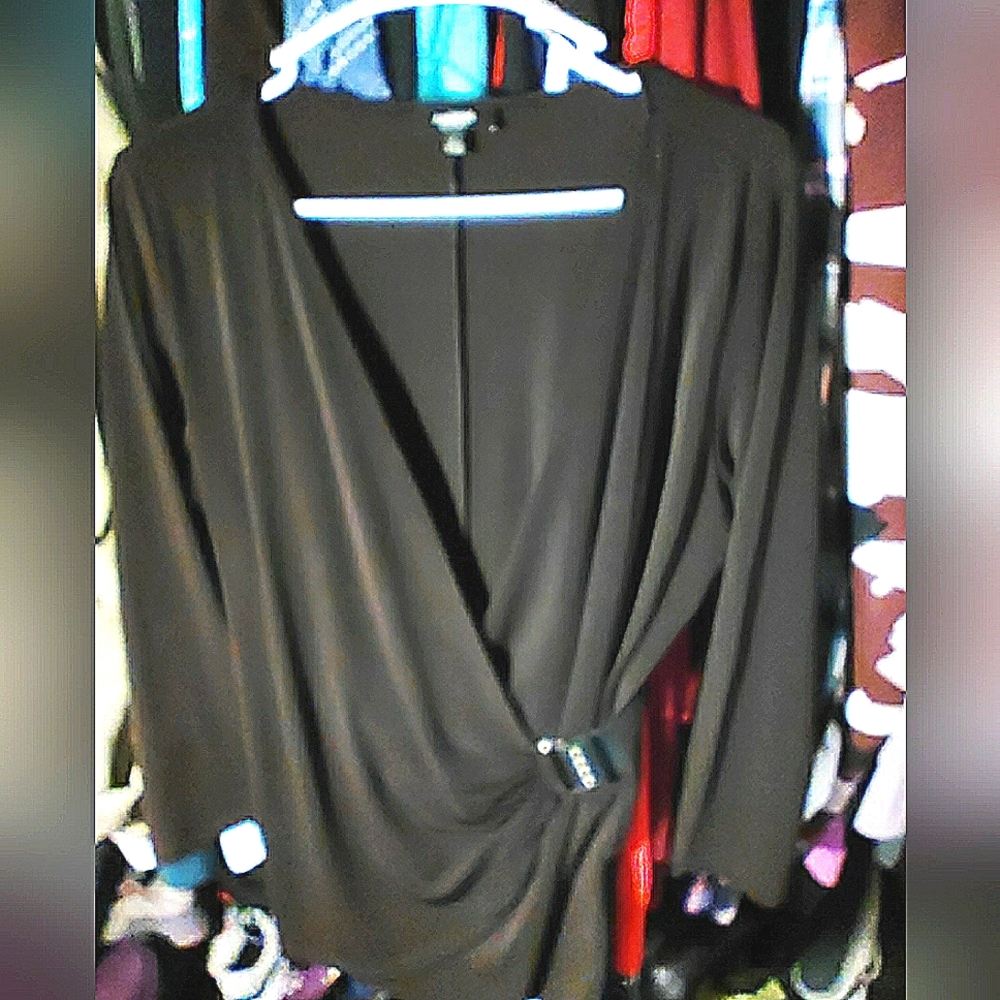 Women's Cris Cross top, Size L, brown, 3/4 sleeves, Excellent condition!
